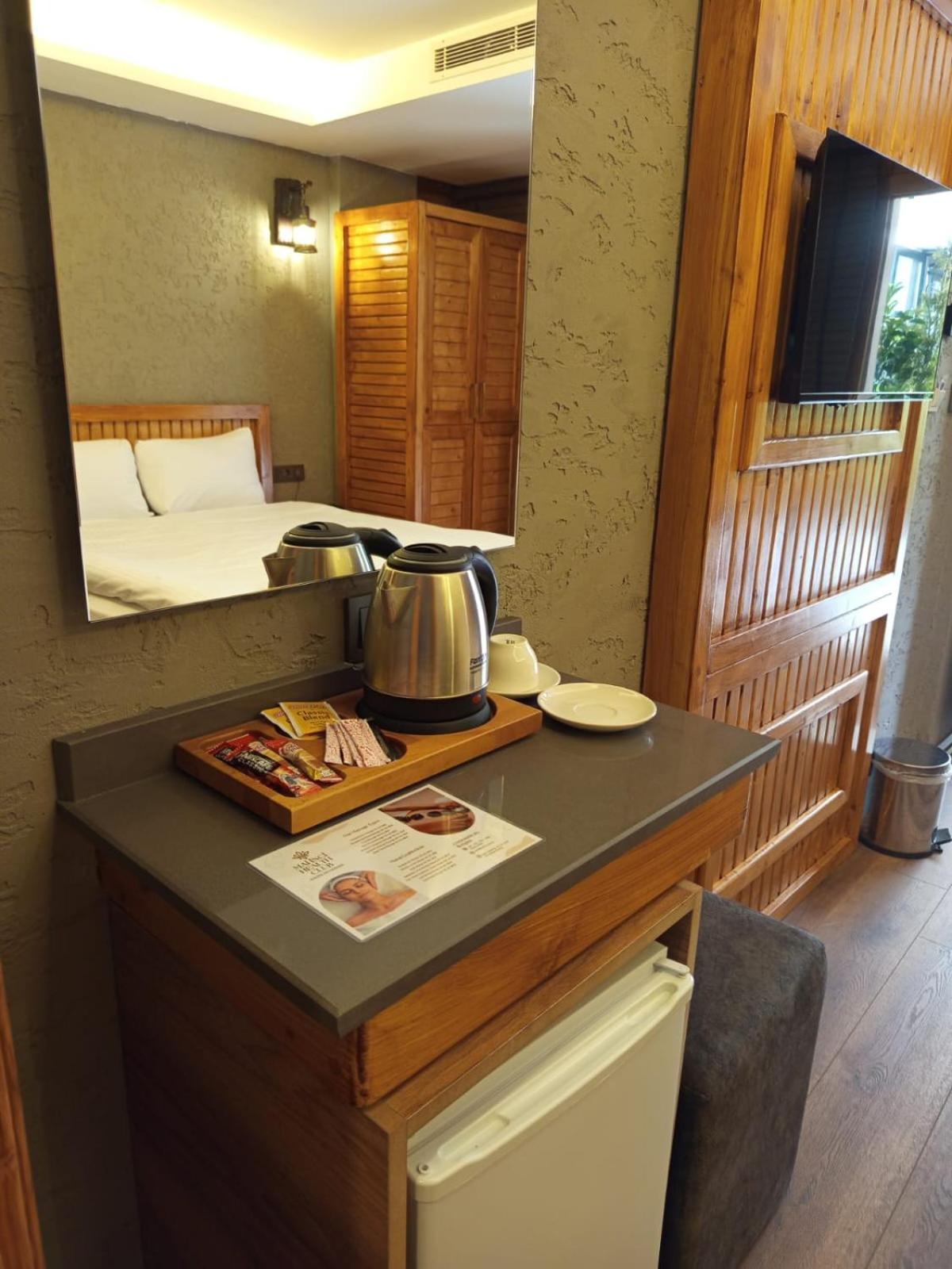 Ber Mai Inci Hotel *